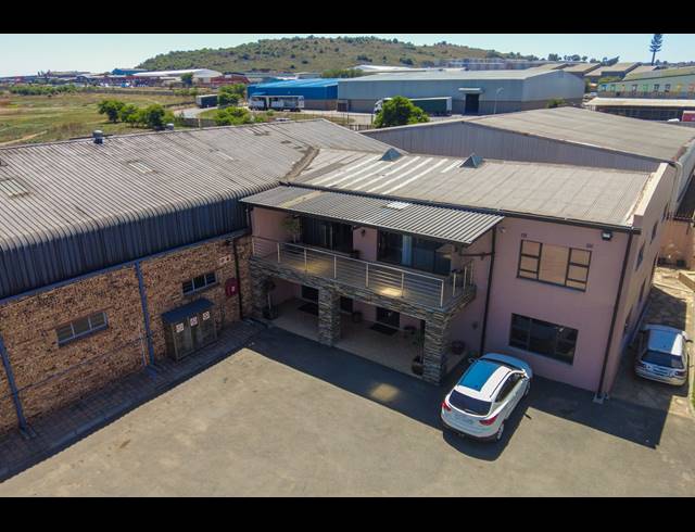 2,266M² BUILDING FOR SALE IN DEVLAND